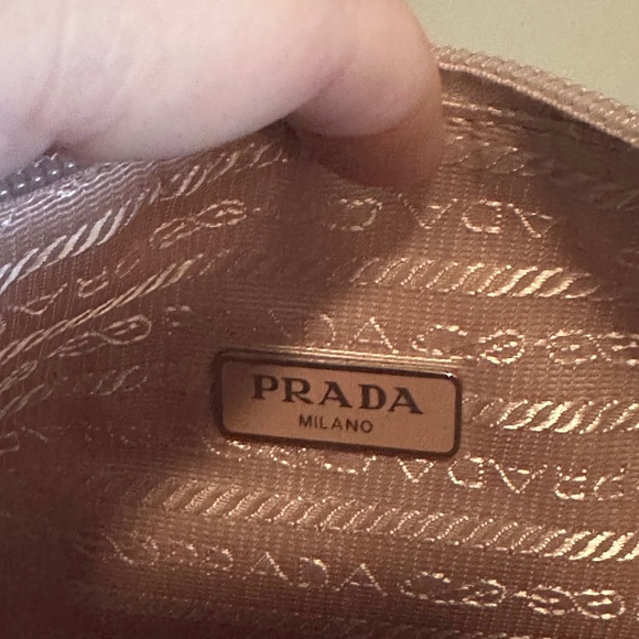Prada Re-Edition 2000 Mini Shoulder Bag - Picture 8 of 10
